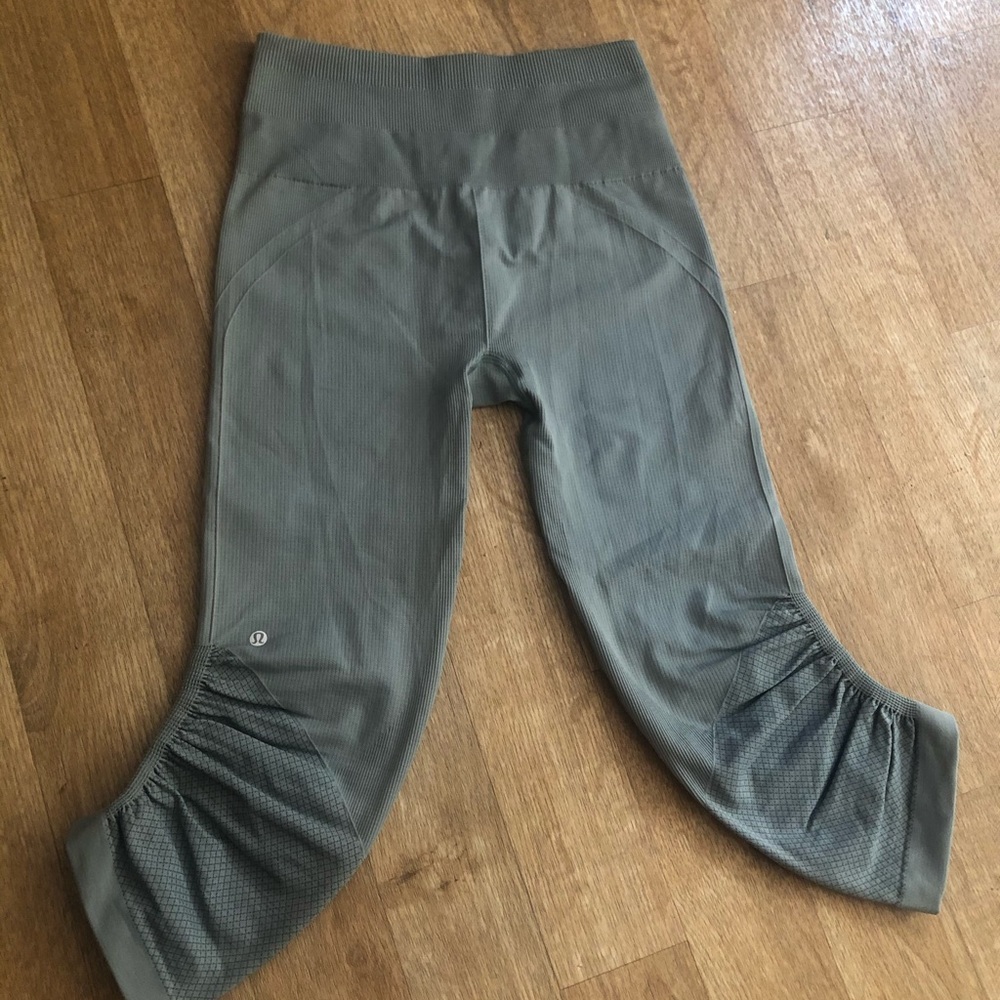 LuLu Lemon Awakening Crop in Earl Grey